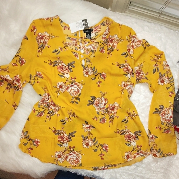NWT Yellow blouse - Picture 3 of 7